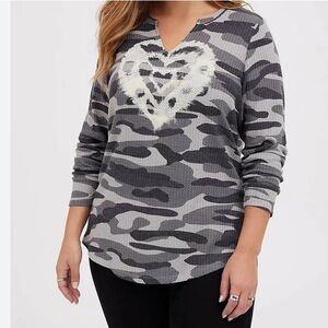 Torrid Henley Waffle Gray Camo Heart V-Neck Top Sz 2X